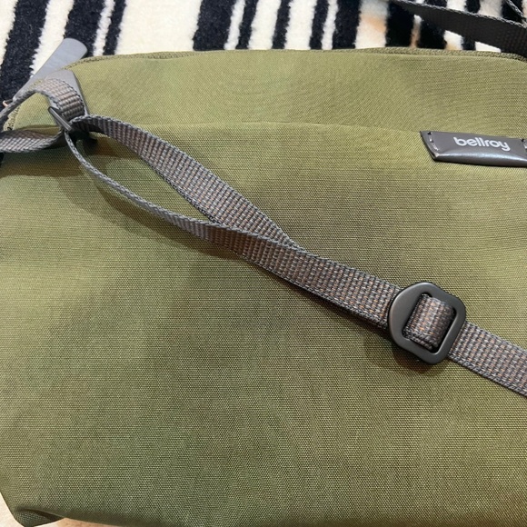 Bellroy City Pouch Plus Crossbody Bag - Ranger Green. - Picture 8 of 12